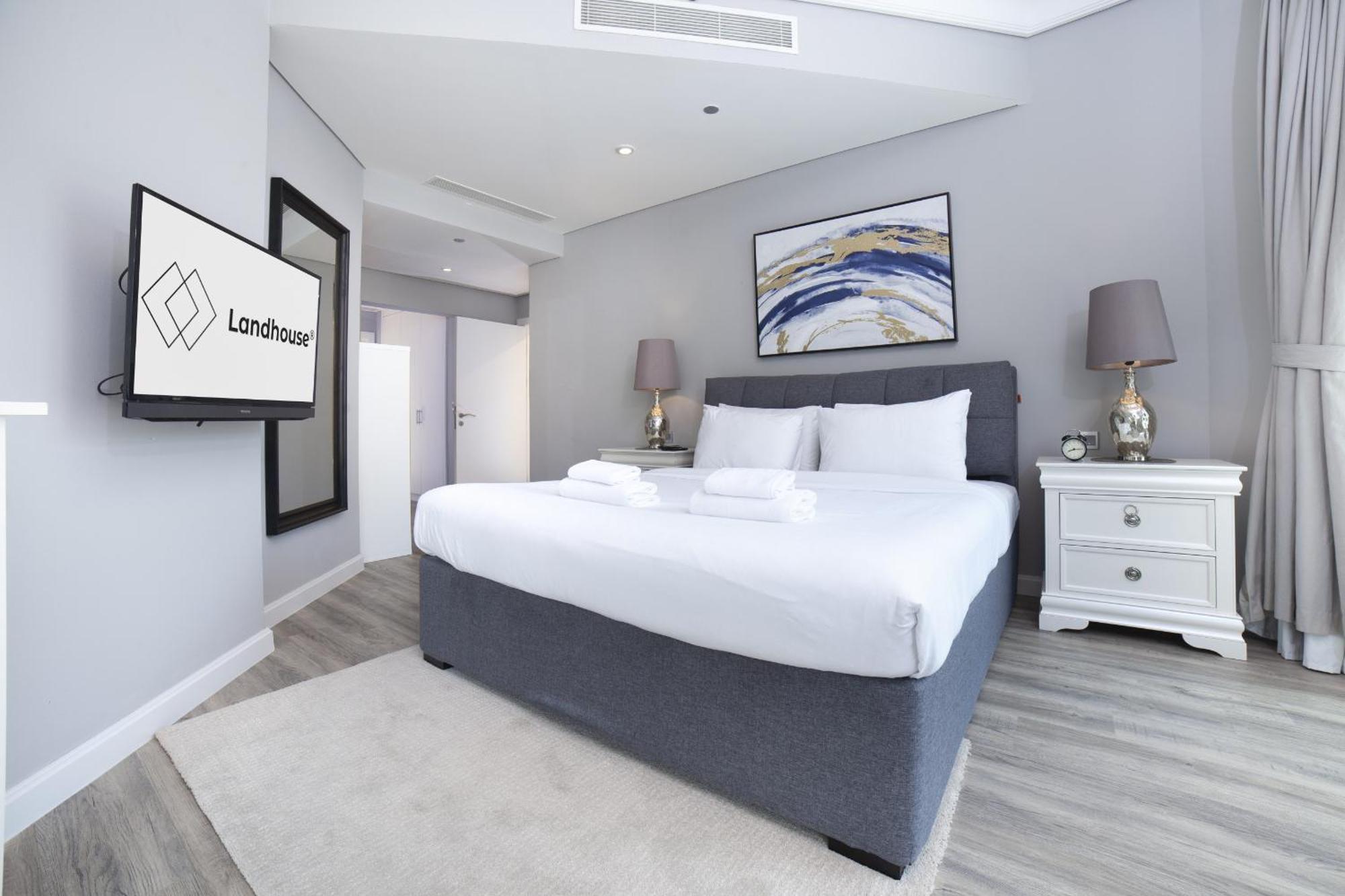 Lux Living On Palm Jumeirah With Pool & Access Dubai